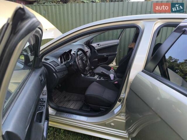 Бежевий Міцубісі Lancer, об'ємом двигуна 2 л та пробігом 100 тис. км за 8000 $, фото 6 на Automoto.ua