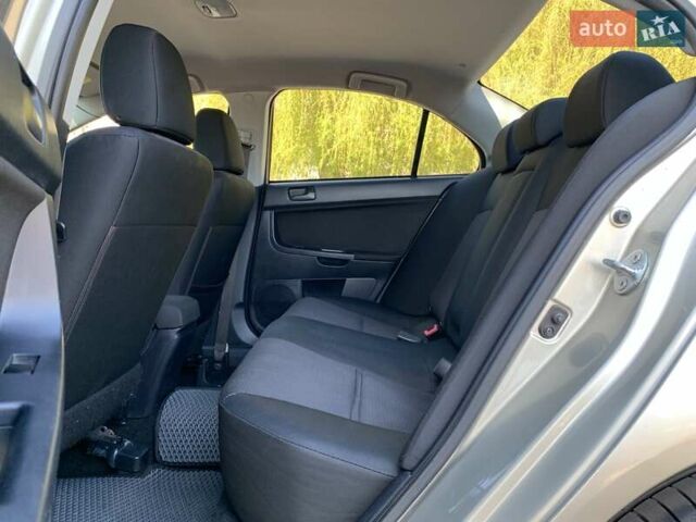 Бежевий Міцубісі Lancer, об'ємом двигуна 2 л та пробігом 175 тис. км за 7650 $, фото 40 на Automoto.ua