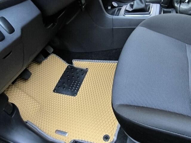 Бежевый Мицубиси Лансер, объемом двигателя 2 л и пробегом 100 тыс. км за 8000 $, фото 7 на Automoto.ua