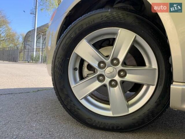 Бежевий Міцубісі Lancer, об'ємом двигуна 2 л та пробігом 175 тис. км за 7650 $, фото 15 на Automoto.ua