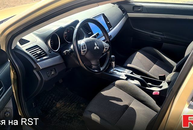 Бежевый Мицубиси Лансер, объемом двигателя 1.5 л и пробегом 145 тыс. км за 7100 $, фото 3 на Automoto.ua