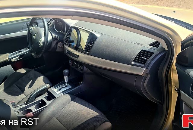 Бежевый Мицубиси Лансер, объемом двигателя 1.5 л и пробегом 145 тыс. км за 7100 $, фото 2 на Automoto.ua