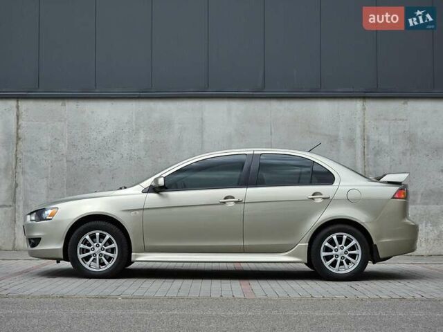 Бежевий Міцубісі Lancer, об'ємом двигуна 2 л та пробігом 191 тис. км за 8200 $, фото 1 на Automoto.ua
