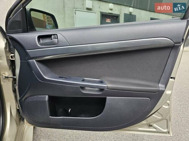 Бежевий Міцубісі Lancer, об'ємом двигуна 2 л та пробігом 191 тис. км за 8200 $, фото 25 на Automoto.ua