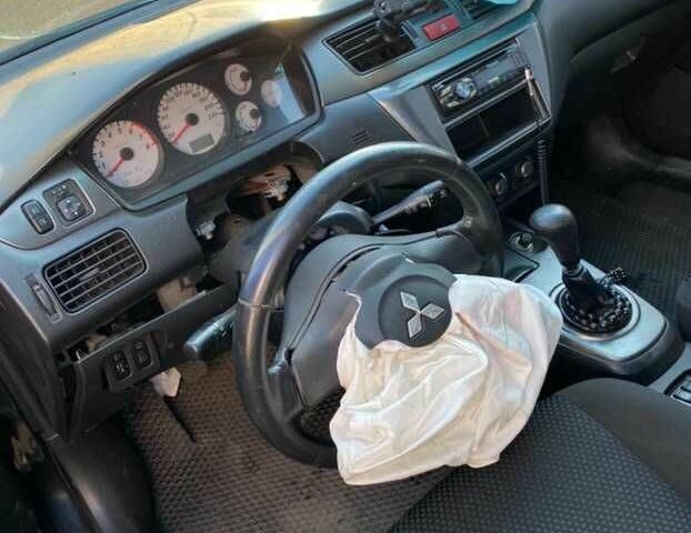 Чорний Міцубісі Lancer, об'ємом двигуна 1.6 л та пробігом 229 тис. км за 2500 $, фото 7 на Automoto.ua