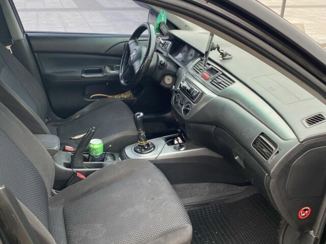 Черный Мицубиси Лансер, объемом двигателя 1.6 л и пробегом 350 тыс. км за 2900 $, фото 1 на Automoto.ua