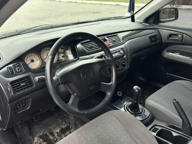 Черный Мицубиси Лансер, объемом двигателя 1.6 л и пробегом 200 тыс. км за 3500 $, фото 12 на Automoto.ua