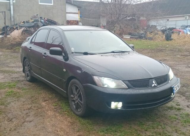 Черный Мицубиси Лансер, объемом двигателя 2 л и пробегом 270 тыс. км за 3200 $, фото 3 на Automoto.ua