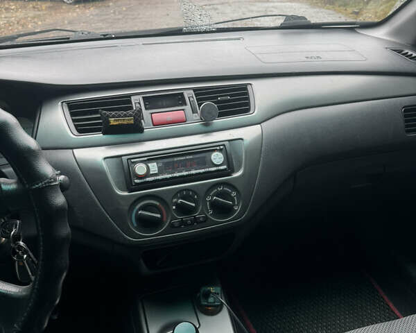 Черный Мицубиси Лансер, объемом двигателя 1.58 л и пробегом 264 тыс. км за 4600 $, фото 2 на Automoto.ua