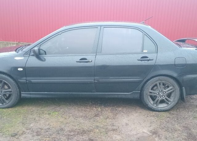 Черный Мицубиси Лансер, объемом двигателя 2 л и пробегом 270 тыс. км за 3200 $, фото 1 на Automoto.ua