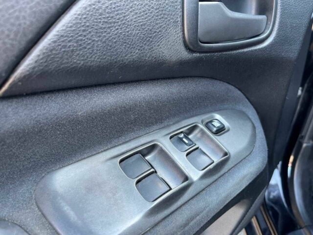 Чорний Міцубісі Lancer, об'ємом двигуна 2 л та пробігом 310 тис. км за 4990 $, фото 15 на Automoto.ua