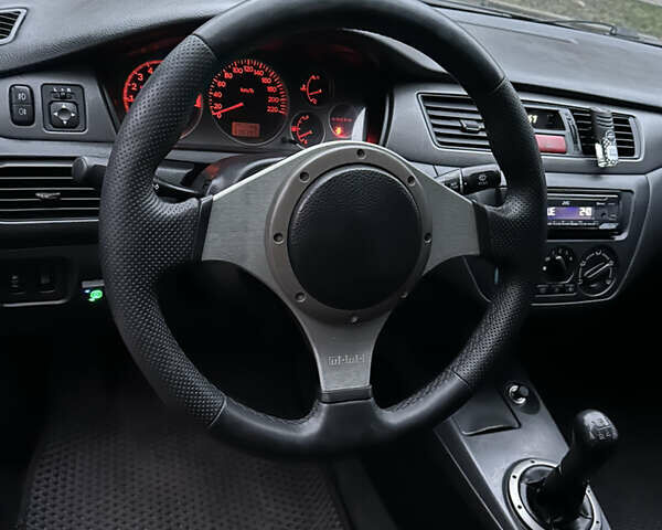 Чорний Міцубісі Lancer, об'ємом двигуна 2 л та пробігом 250 тис. км за 3999 $, фото 8 на Automoto.ua