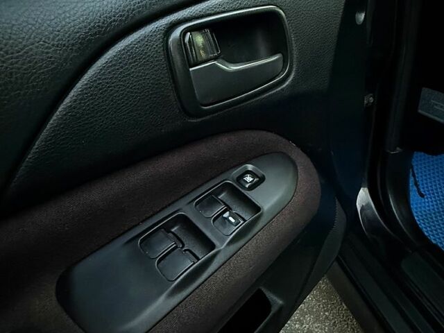 Чорний Міцубісі Lancer, об'ємом двигуна 1.6 л та пробігом 195 тис. км за 3999 $, фото 7 на Automoto.ua