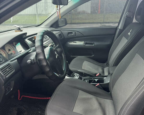 Черный Мицубиси Лансер, объемом двигателя 1.6 л и пробегом 368 тыс. км за 3200 $, фото 7 на Automoto.ua