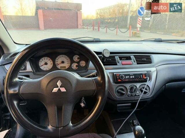 Черный Мицубиси Лансер, объемом двигателя 1.58 л и пробегом 247 тыс. км за 3300 $, фото 4 на Automoto.ua