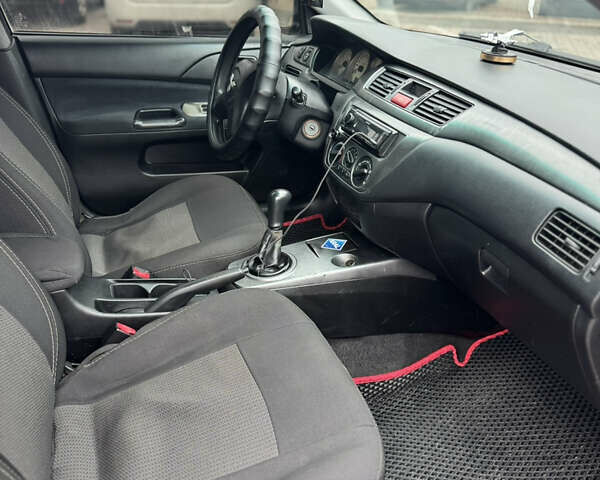 Черный Мицубиси Лансер, объемом двигателя 1.58 л и пробегом 370 тыс. км за 3500 $, фото 10 на Automoto.ua