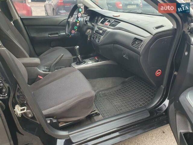 Черный Мицубиси Лансер, объемом двигателя 1.58 л и пробегом 222 тыс. км за 2999 $, фото 6 на Automoto.ua