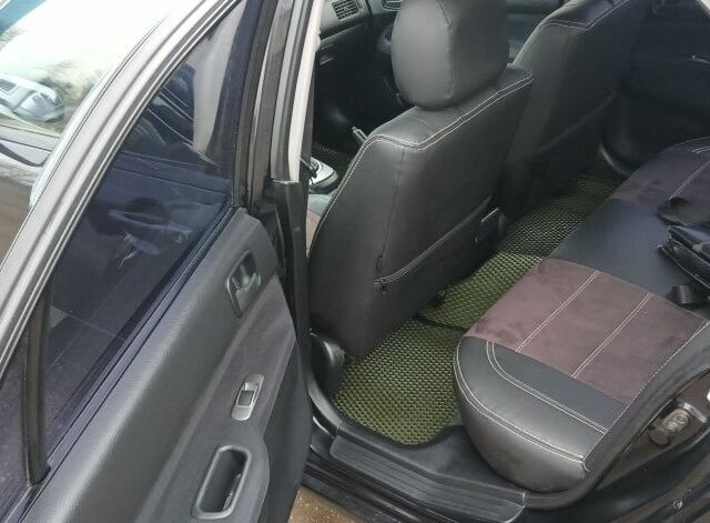 Черный Мицубиси Лансер, объемом двигателя 1.6 л и пробегом 230 тыс. км за 3250 $, фото 4 на Automoto.ua