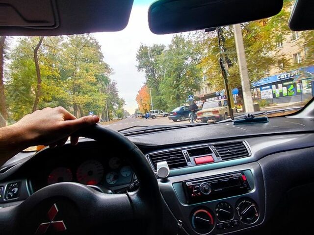 Черный Мицубиси Лансер, объемом двигателя 1.6 л и пробегом 240 тыс. км за 3900 $, фото 5 на Automoto.ua