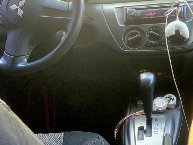 Черный Мицубиси Лансер, объемом двигателя 1.6 л и пробегом 285 тыс. км за 4400 $, фото 1 на Automoto.ua