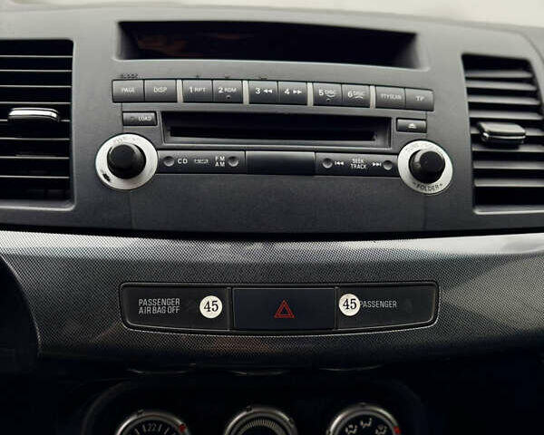 Черный Мицубиси Лансер, объемом двигателя 2 л и пробегом 215 тыс. км за 5500 $, фото 13 на Automoto.ua