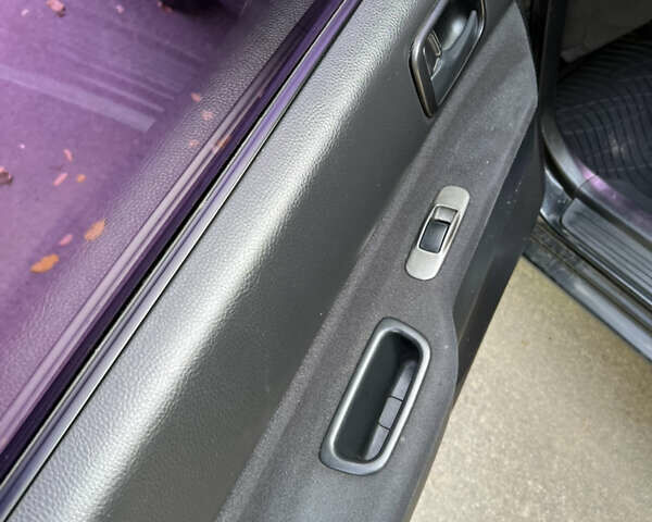 Чорний Міцубісі Lancer, об'ємом двигуна 1.58 л та пробігом 234 тис. км за 3800 $, фото 7 на Automoto.ua