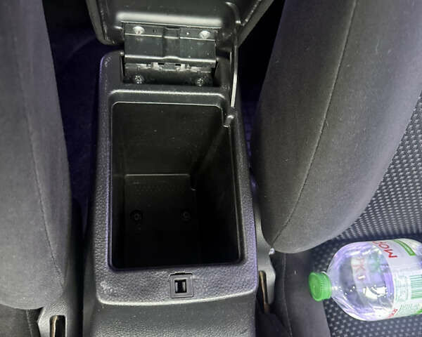 Чорний Міцубісі Lancer, об'ємом двигуна 1.58 л та пробігом 256 тис. км за 3700 $, фото 27 на Automoto.ua