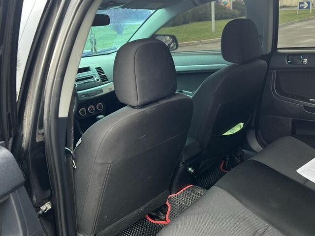 Черный Мицубиси Лансер, объемом двигателя 2 л и пробегом 350 тыс. км за 6700 $, фото 14 на Automoto.ua