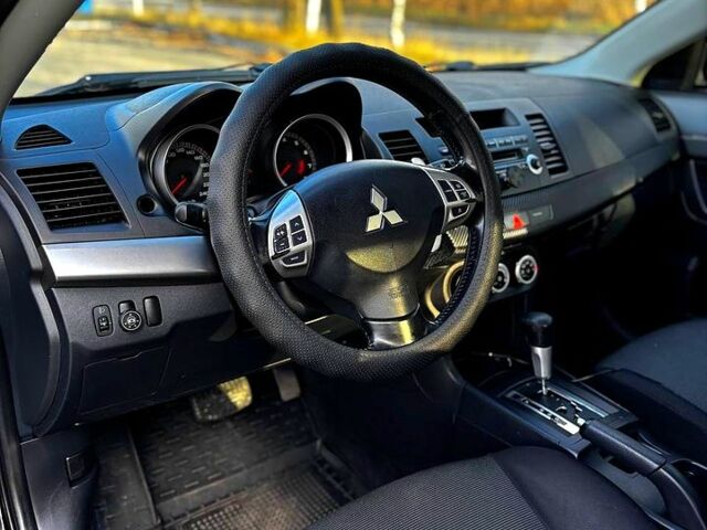 Черный Мицубиси Лансер, объемом двигателя 2 л и пробегом 224 тыс. км за 7000 $, фото 1 на Automoto.ua