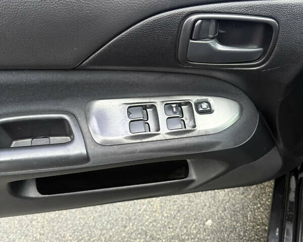 Чорний Міцубісі Lancer, об'ємом двигуна 1.58 л та пробігом 256 тис. км за 3700 $, фото 13 на Automoto.ua