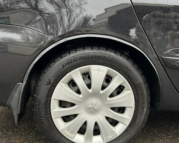 Черный Мицубиси Лансер, объемом двигателя 1.58 л и пробегом 254 тыс. км за 5000 $, фото 9 на Automoto.ua