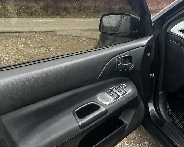 Черный Мицубиси Лансер, объемом двигателя 1.6 л и пробегом 272 тыс. км за 2800 $, фото 6 на Automoto.ua