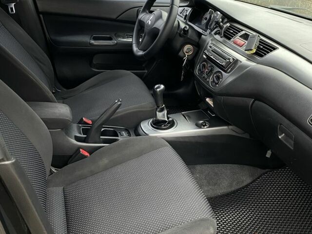 Черный Мицубиси Лансер, объемом двигателя 1.6 л и пробегом 263 тыс. км за 2900 $, фото 11 на Automoto.ua