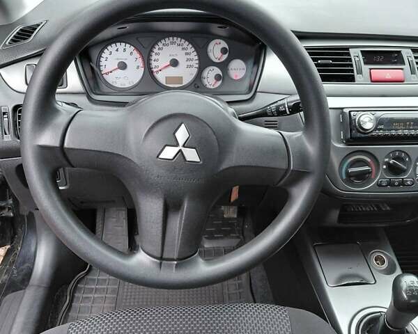 Чорний Міцубісі Lancer, об'ємом двигуна 1.58 л та пробігом 201 тис. км за 4500 $, фото 6 на Automoto.ua