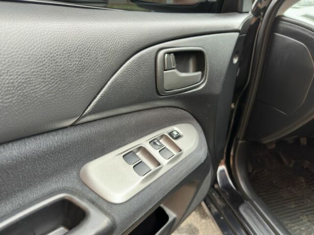 Черный Мицубиси Лансер, объемом двигателя 1.6 л и пробегом 173 тыс. км за 4700 $, фото 11 на Automoto.ua