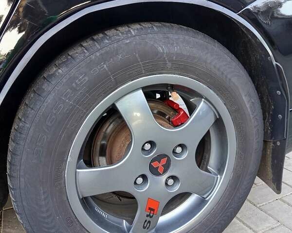 Черный Мицубиси Лансер, объемом двигателя 1.6 л и пробегом 320 тыс. км за 4500 $, фото 6 на Automoto.ua