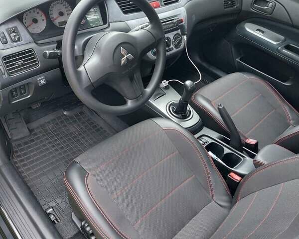 Черный Мицубиси Лансер, объемом двигателя 1.6 л и пробегом 210 тыс. км за 5500 $, фото 3 на Automoto.ua