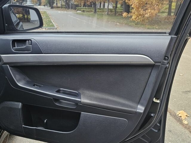 Черный Мицубиси Лансер, объемом двигателя 2 л и пробегом 115 тыс. км за 5000 $, фото 12 на Automoto.ua