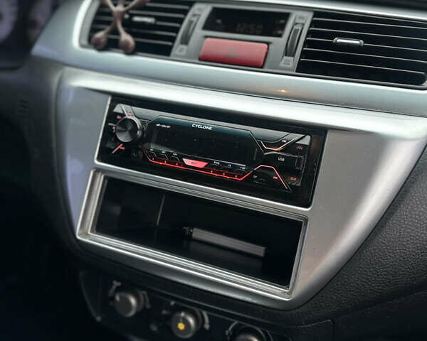 Черный Мицубиси Лансер, объемом двигателя 2 л и пробегом 260 тыс. км за 5300 $, фото 16 на Automoto.ua