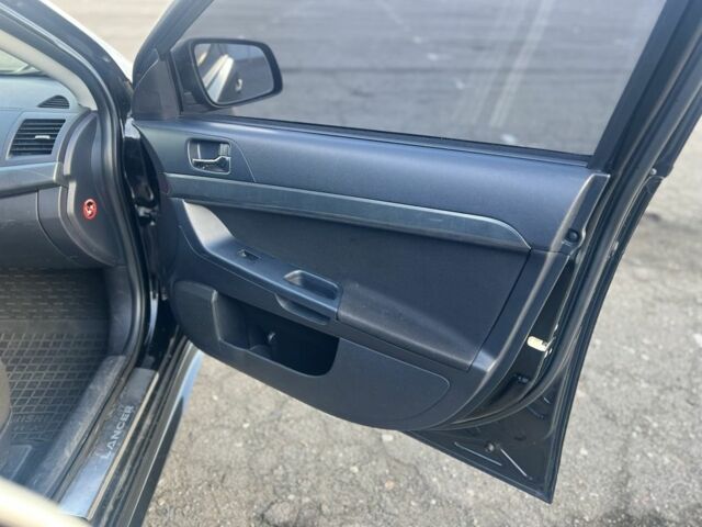 Черный Мицубиси Лансер, объемом двигателя 2 л и пробегом 170 тыс. км за 7900 $, фото 14 на Automoto.ua