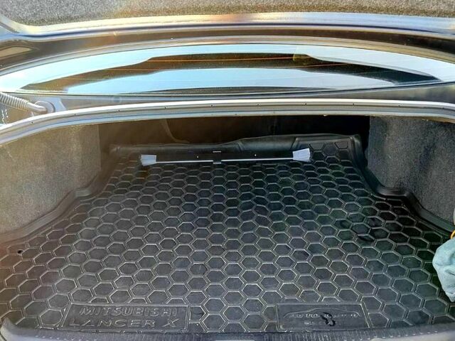 Черный Мицубиси Лансер, объемом двигателя 1.5 л и пробегом 215 тыс. км за 5600 $, фото 10 на Automoto.ua