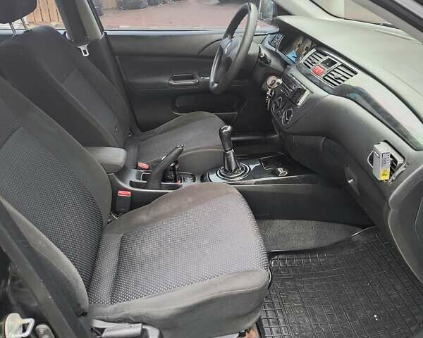 Черный Мицубиси Лансер, объемом двигателя 1.6 л и пробегом 309 тыс. км за 4000 $, фото 5 на Automoto.ua