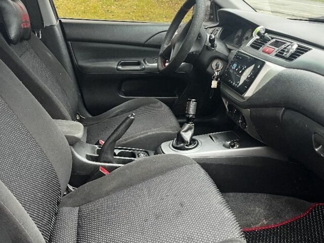 Черный Мицубиси Лансер, объемом двигателя 1.6 л и пробегом 272 тыс. км за 2800 $, фото 6 на Automoto.ua