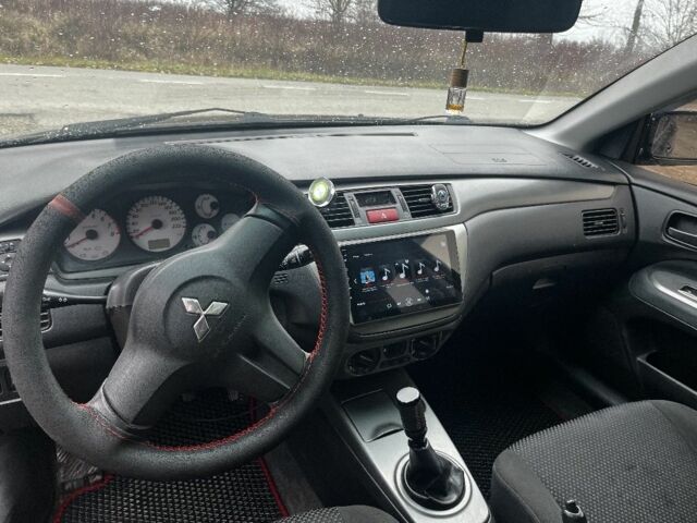 Черный Мицубиси Лансер, объемом двигателя 1.6 л и пробегом 272 тыс. км за 2800 $, фото 7 на Automoto.ua