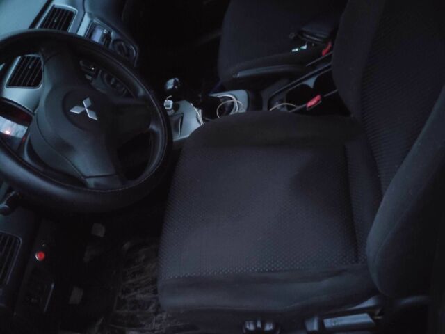 Чорний Міцубісі Lancer, об'ємом двигуна 1.6 л та пробігом 259 тис. км за 4500 $, фото 3 на Automoto.ua