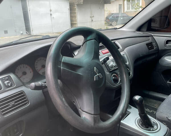 Черный Мицубиси Лансер, объемом двигателя 1.6 л и пробегом 258 тыс. км за 2999 $, фото 4 на Automoto.ua