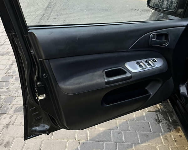 Чорний Міцубісі Lancer, об'ємом двигуна 1.6 л та пробігом 277 тис. км за 3900 $, фото 11 на Automoto.ua