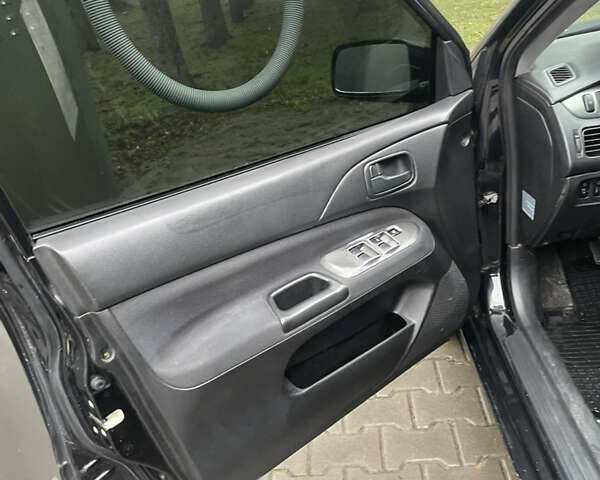 Черный Мицубиси Лансер, объемом двигателя 1.58 л и пробегом 214 тыс. км за 4400 $, фото 19 на Automoto.ua