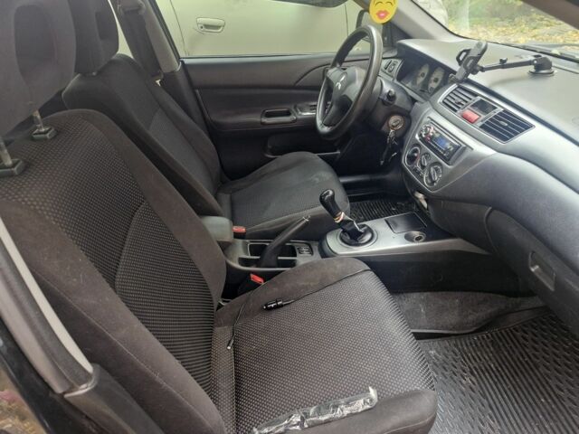 Черный Мицубиси Лансер, объемом двигателя 1.6 л и пробегом 243 тыс. км за 2900 $, фото 3 на Automoto.ua