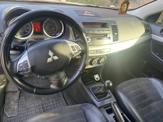 Черный Мицубиси Лансер, объемом двигателя 2 л и пробегом 190 тыс. км за 3100 $, фото 4 на Automoto.ua